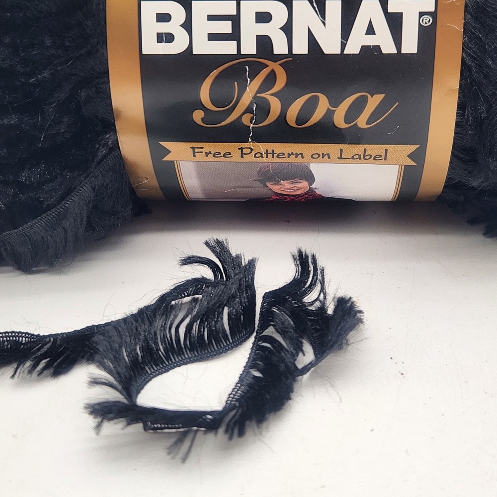 New Bernat Boa Raven Black Bulky 5 Eyelash Faux Fur Yarn 1 Skein Discontinued